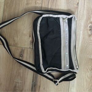 Lesportsac deluxe everyday bag